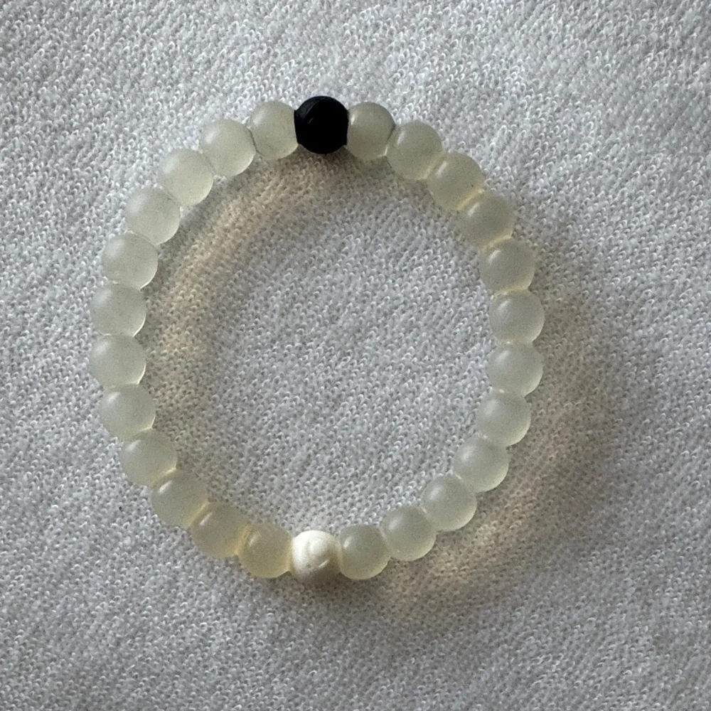 ⚪️ Lokai Classic White Balance Bracelet – Size Small – Unisex